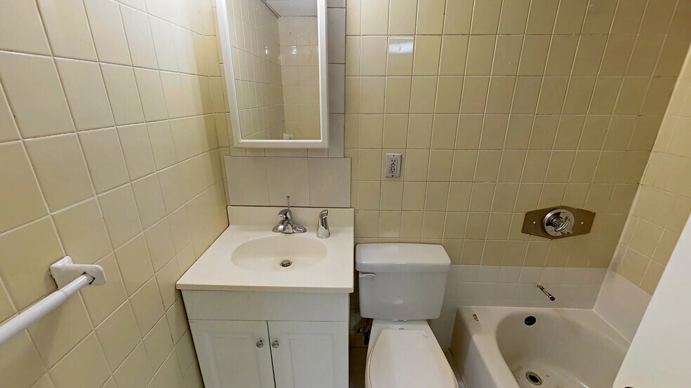 Building Photo - 16 Glenville Ave