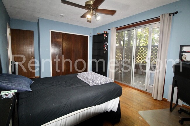 Building Photo - 8830 Mariposa St