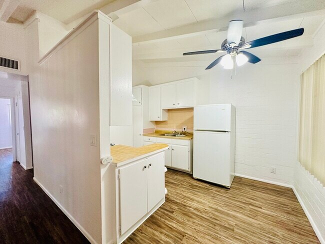 Building Photo - Spacious 2 Bedroom with New Flooring/Paint...