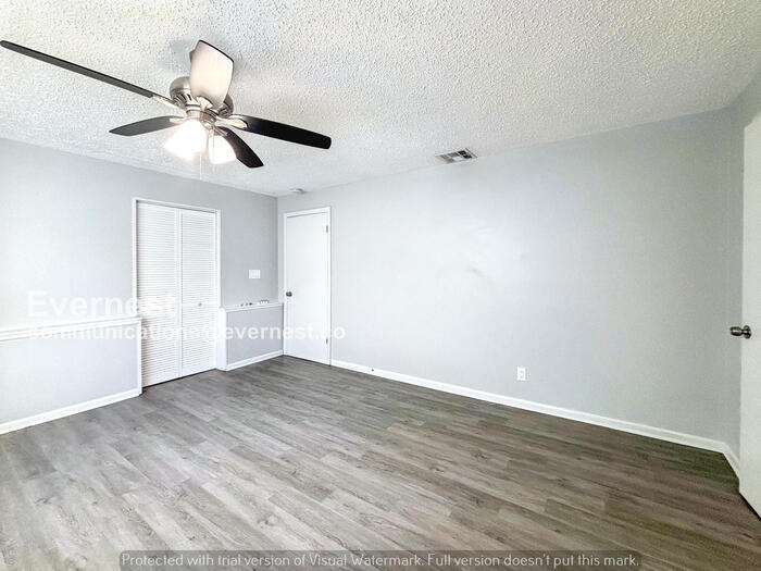 Building Photo - 300 S Palermo Ave