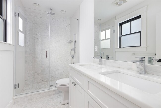 Building Photo - 229 E Eagle St