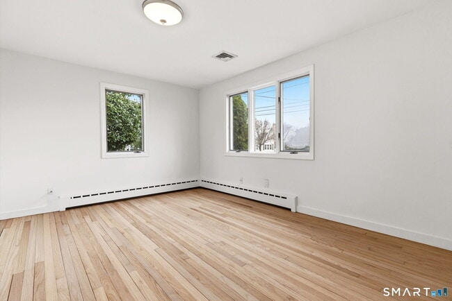 Building Photo - 100 Shorefront Park