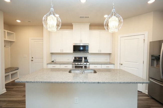 Building Photo - !!! COMING SOON!!! Updated 3BR 3BA Home w/ Private Yard • Stainless Kitchen • Loft in Huntersville