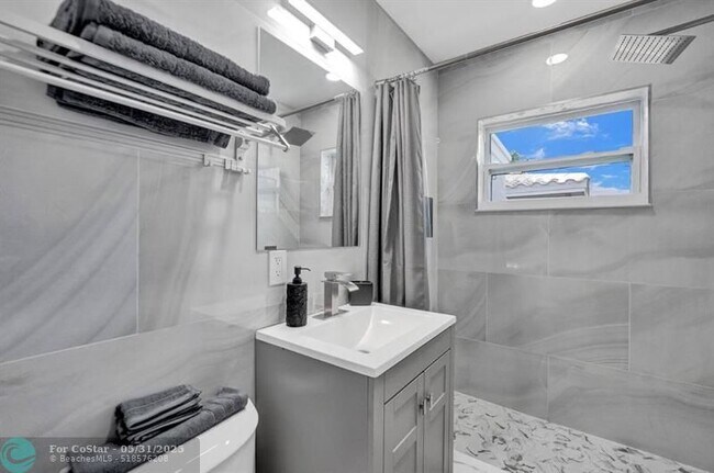 Building Photo - 824 S 20th Ave