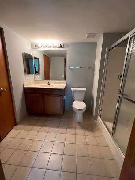 Building Photo - 943 Elderberry Cir