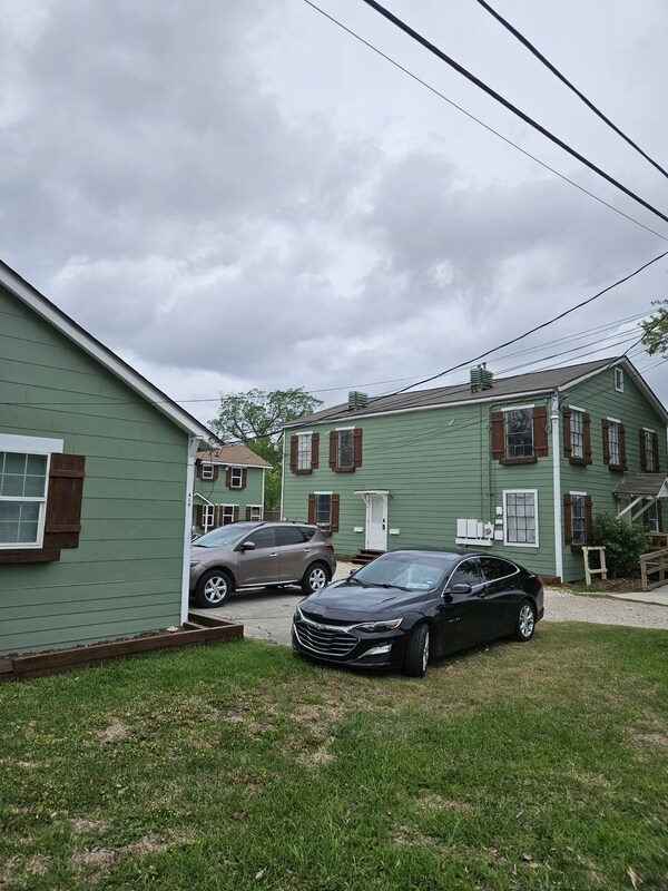 Building Photo - 410 Randall St