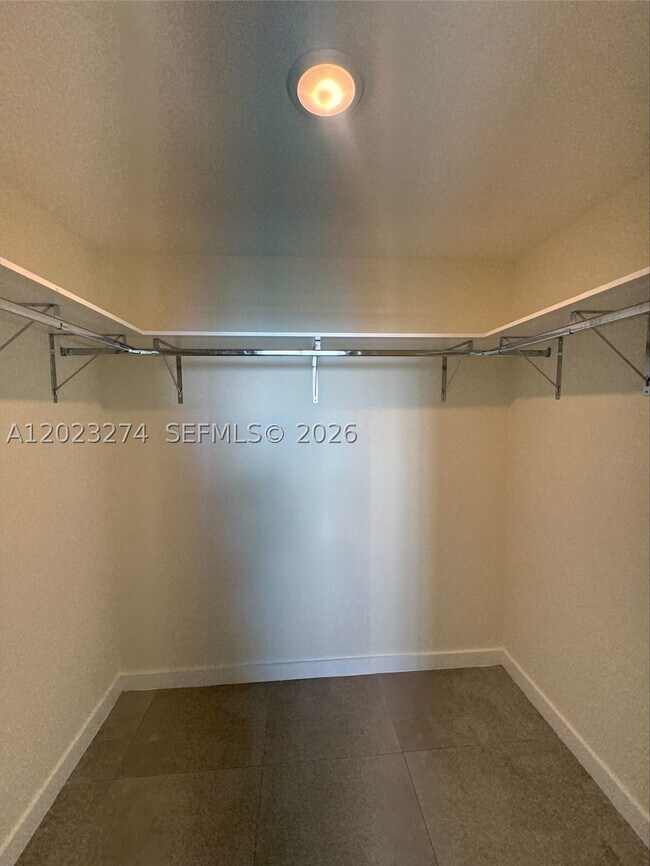 Building Photo - 16395 Biscayne Blvd