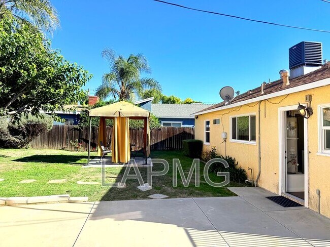 Building Photo - 17535-17537 Baltar Street