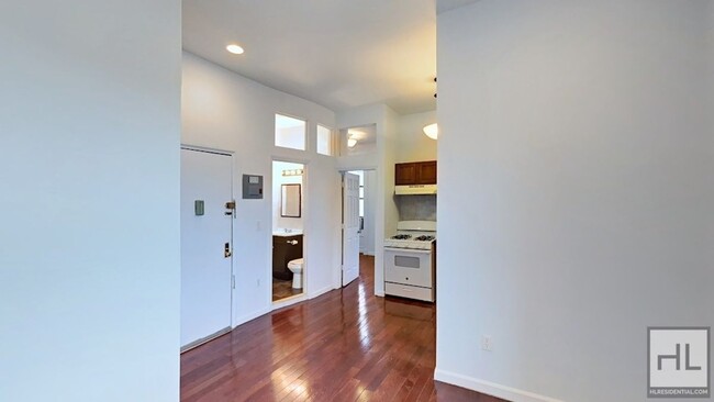 Building Photo - Spacious Clinton Hill 2-Bed 1-Bath / Great...