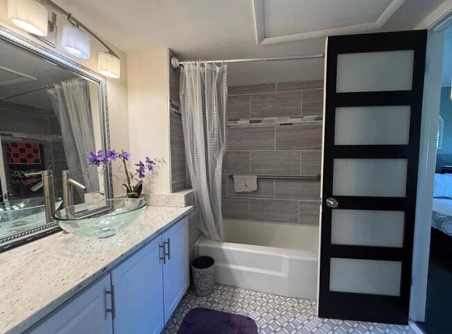 Building Photo - 1950 N Andrews Ave