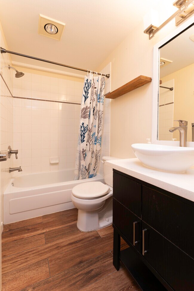 Building Photo - 3606 22nd Ave W