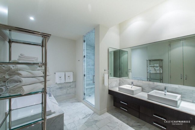 Building Photo - 210 Lavaca St