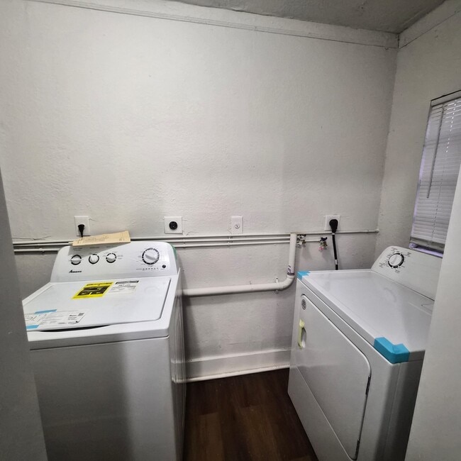 Building Photo - 5311 NE 10th Ave