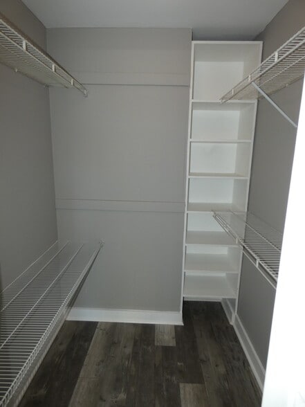 Building Photo - 14212 NE 4th Ave