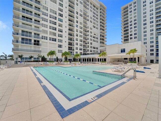 Building Photo - 2751 S Ocean Dr