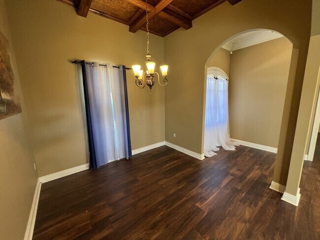 Building Photo - Must See!  Beautiful 4 bd, 3 ba home in co...