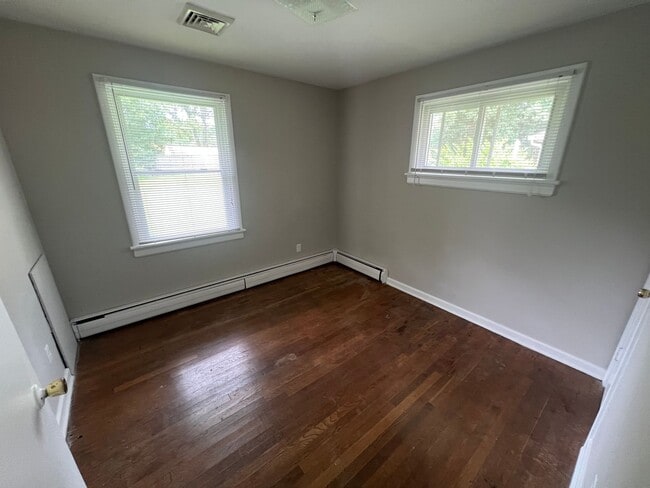 Building Photo - Very Spacious 3 bdrm/1 bth House Located in Henrico's West End!!