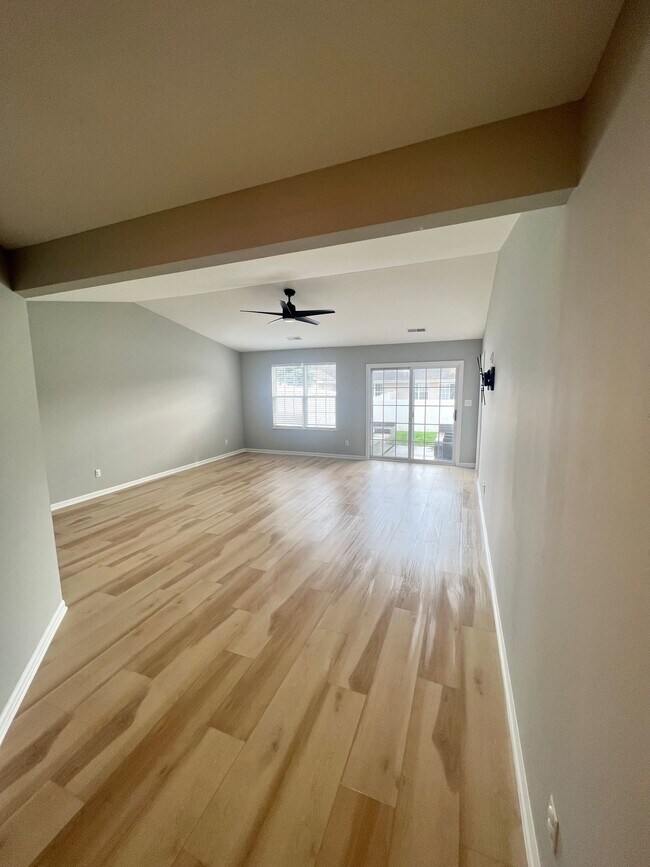 Building Photo - 5753 Tanager St