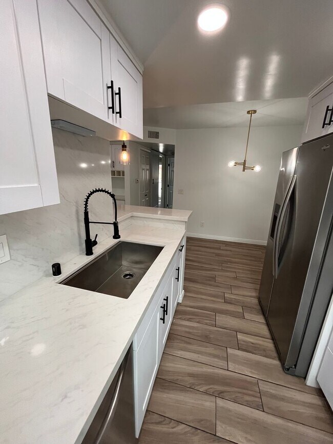 Building Photo - M76 - Rego