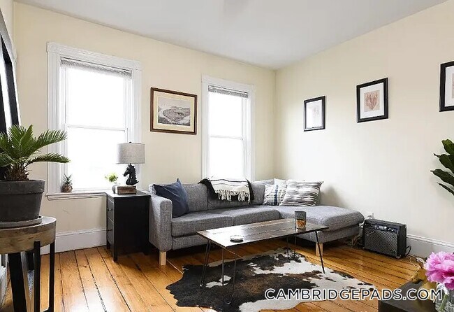 Building Photo - 2 Hampshire Ct