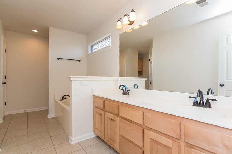 Building Photo - 1820 Mary Payton Cove