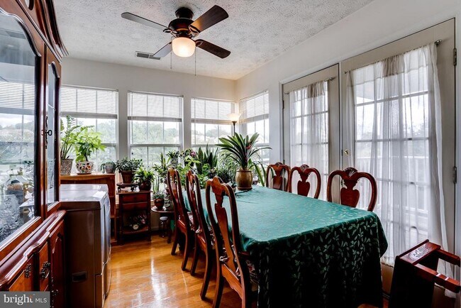 Building Photo - 6205 Sandpiper Ct