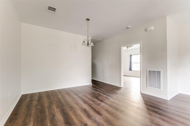 Building Photo - 3827 Yellowstone Blvd