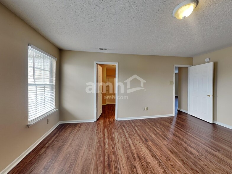 Building Photo - 5635 Olive Branch Way