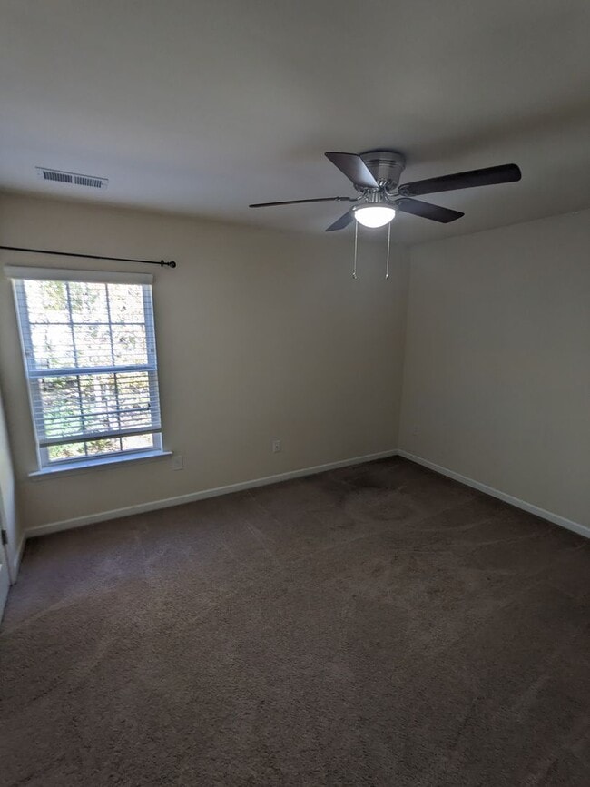 Building Photo - Stunning 7 Bedroom House with a Loft and U...