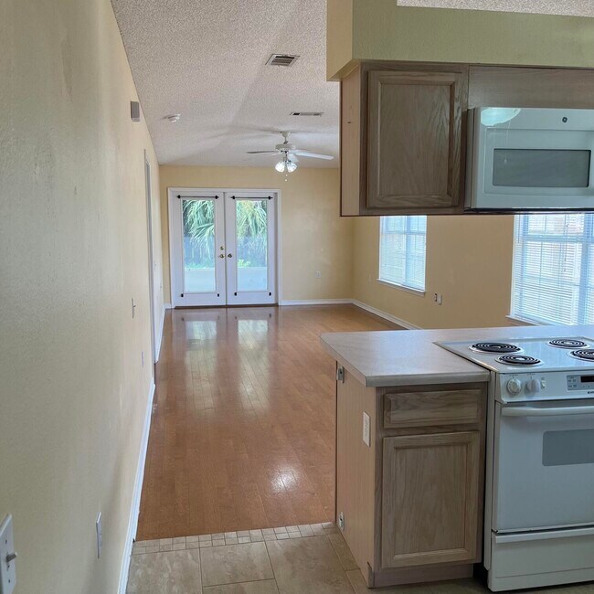 Building Photo - 5575 Meadow Creek Pl