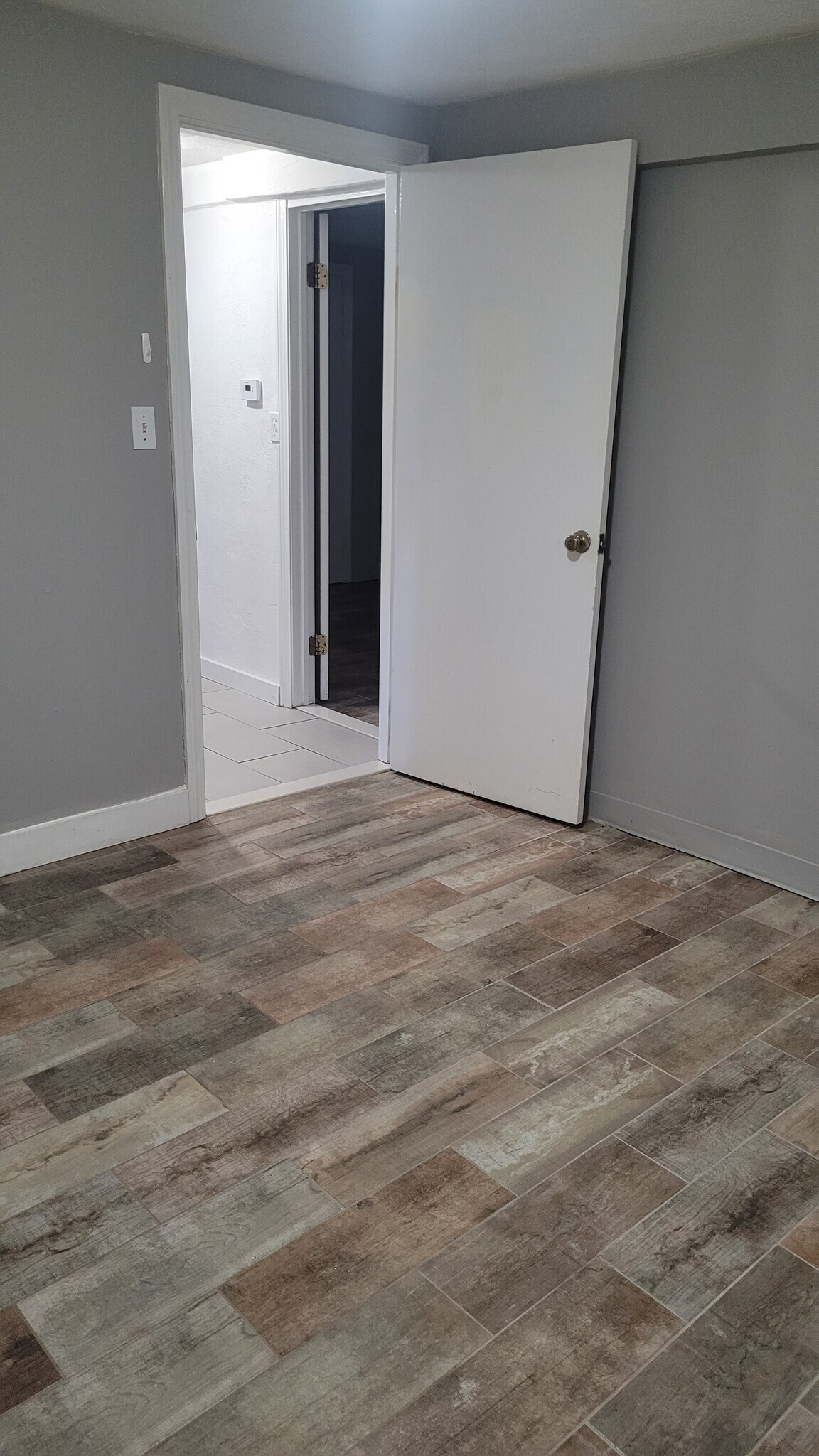 Lower level bedroom - 881 Broadway