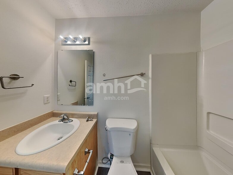 Building Photo - 8404 S Shady Trail Dr