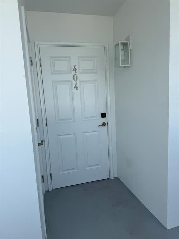 Building Photo - 3051 NE 48th St