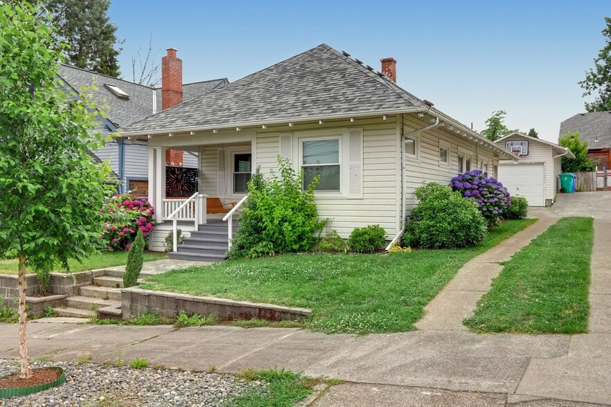 Building Photo - 303 NE 45th Ave