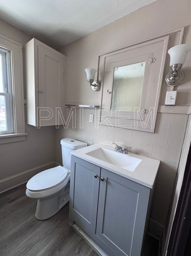 Building Photo - 1023 Harrison Ave SW