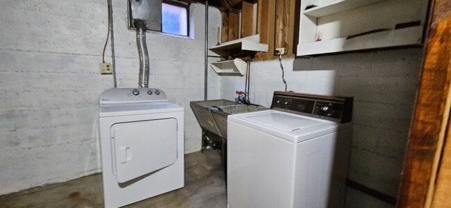 Building Photo - Beautiful Virginia Vale 4 Bedroom Split Level - New Paint, Carpet, Blinds - AVAILABLE NOW!