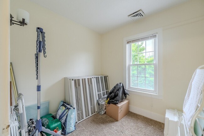 Building Photo - 9 Beach St