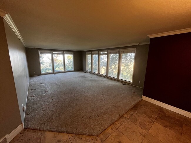 Building Photo - Beautiful 5 Bedroom/4 Bathroom in Bountiful