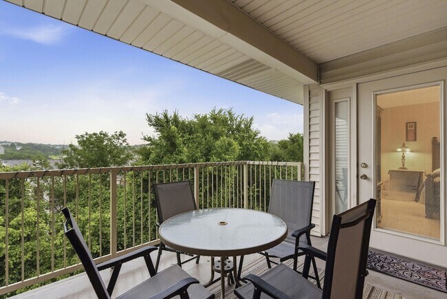 Building Photo - 350 Wildwood Dr S