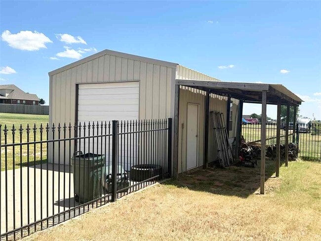 Building Photo - 6937 NE Watts Rd