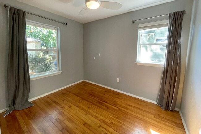 Building Photo - Charming Kenton Bungalow with Large Fenced Yard, Central A/C, Washer/Dryer