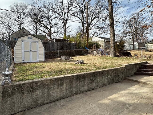 Building Photo - NICE 3 BEDROOM 1 BATH IN S. JOPLIN-$1,150....