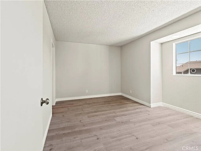 Building Photo - Luxurious 2-Bedroom Townhome with Loft in ...