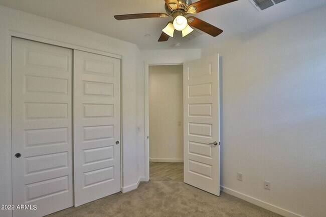 Building Photo - Beautiful 4 Bedroom 2 Bath Home in Mystic