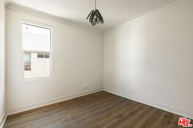 Building Photo - 2204 Fox Ln
