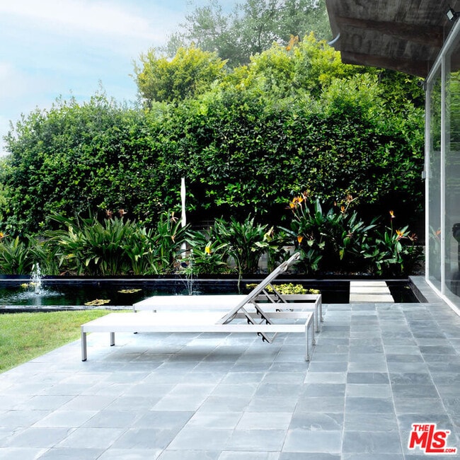 Building Photo - 15146 Mulholland Dr