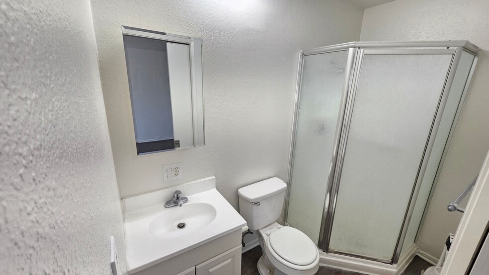 Building Photo - 1750 S Longwood Ave