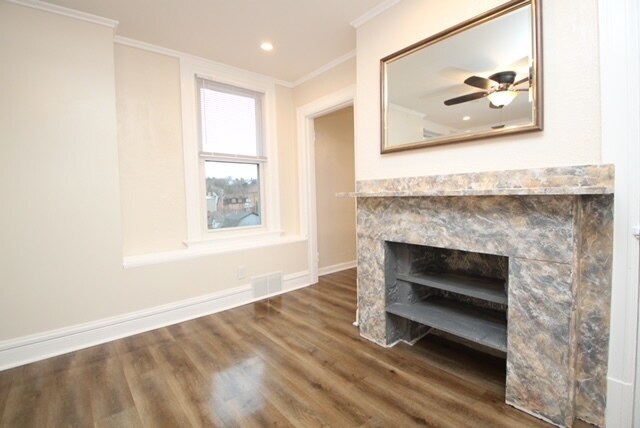 LIV RM - 3916 Coleman St