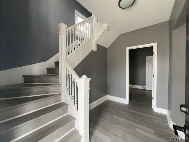 Building Photo - 165 Roland Ave