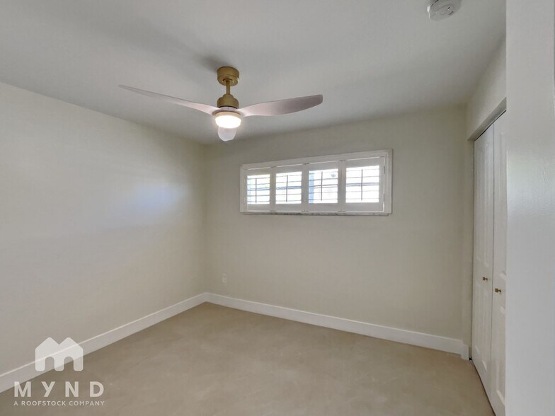 Building Photo - 10100 Paradise Blvd